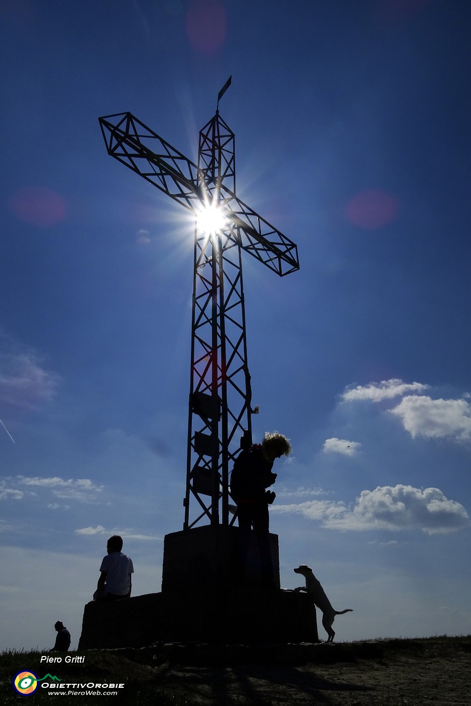 69 Controluce con la stella del sole sulla croce.JPG -                                